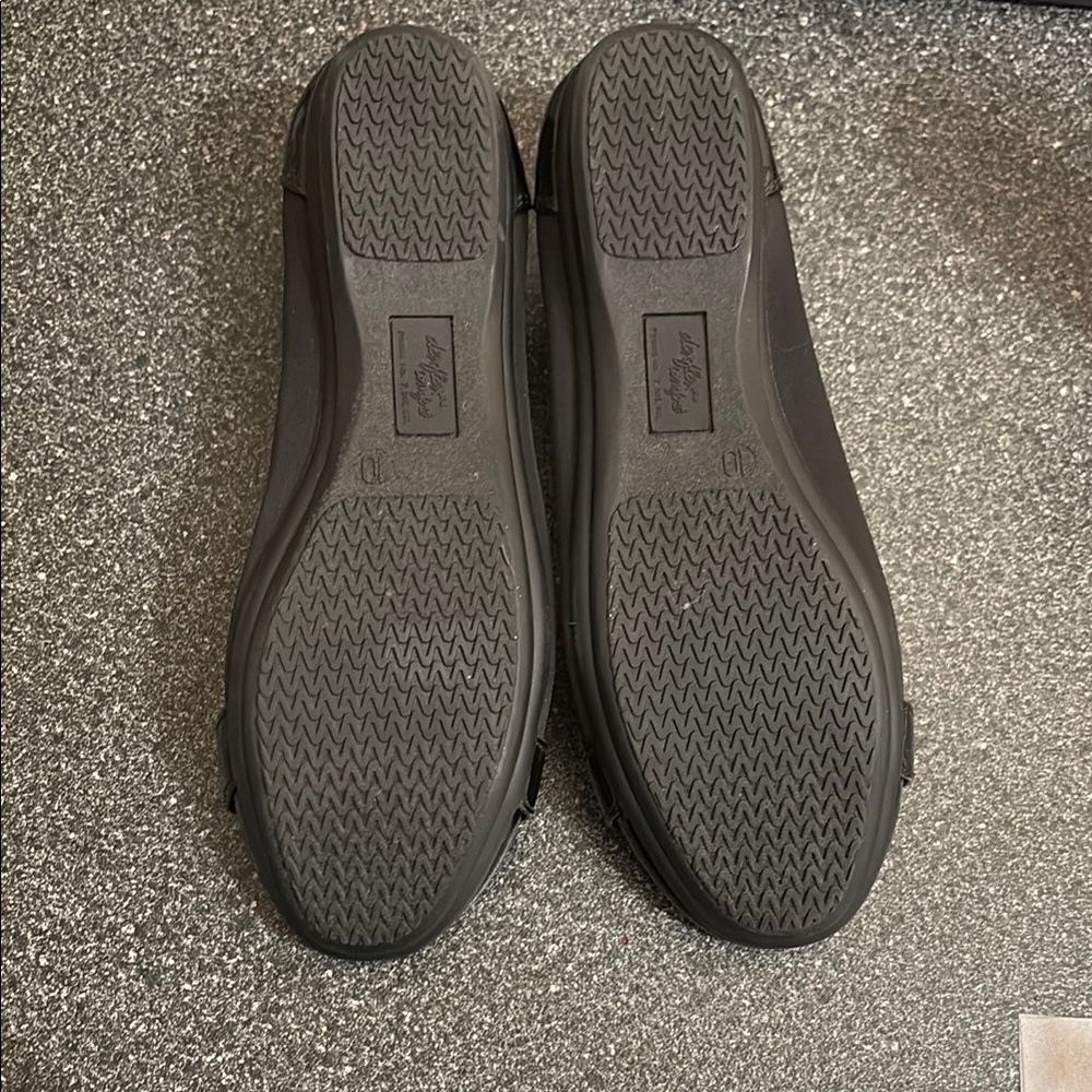Dexflex Comfort Black Flats with Patent Toe - Picture 3 of 5